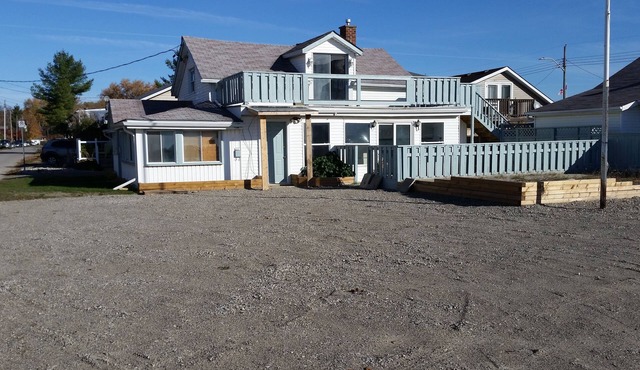 Long term only - 2BDR Beachfront Cottage - with Hot Tub, Free WiFi, and Parking in Port Stanley