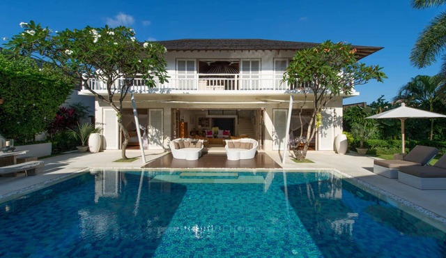 Lush Escapes by the Ocean – Bali Villa 1064