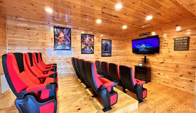 Luxury 4 Bedrooms ♦ Privacy ♦ Amazing Views ♦ Firepit ♦ Arcade ♦ Theater in Gatlinburg