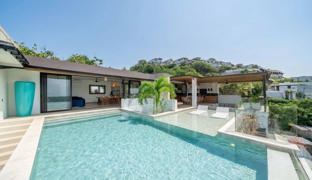 Luxury 4BR villa w Rooftop Pool & Ocean View in Kabupaten Badung