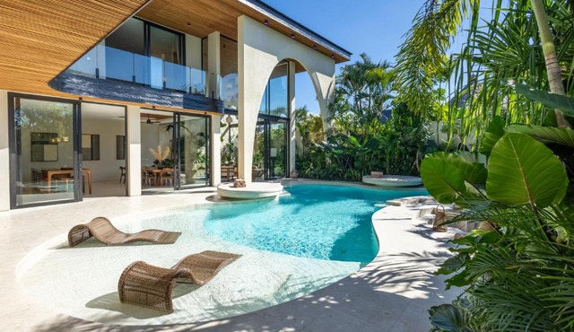 Luxury 6BR Tropical Villa with Beach Club Pool
