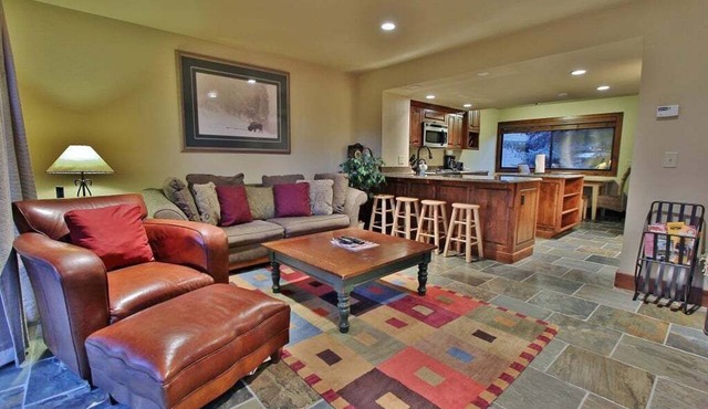 Luxury Condo, Private Hot Tub & Year-Round Recreation at Park City Racquet club Village in Park City