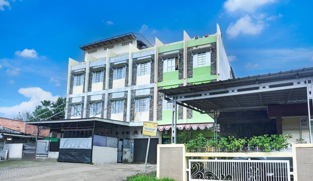 Luxury Deluxe DBL Retreat W/Free WiFi and Parking in Palembang