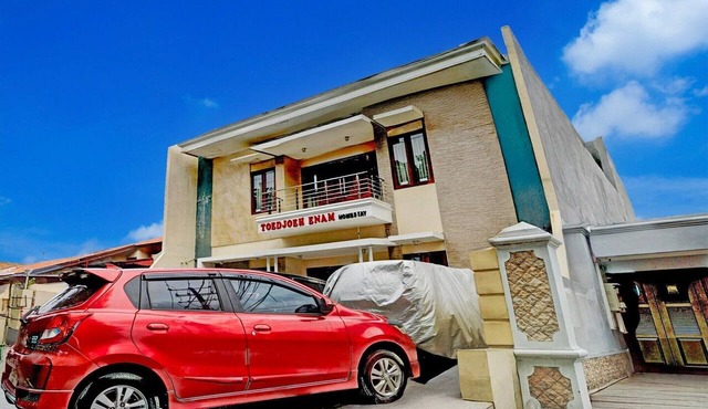 Luxury Deluxe DBL Retreat W/Free WiFi and Parking in Surabaya