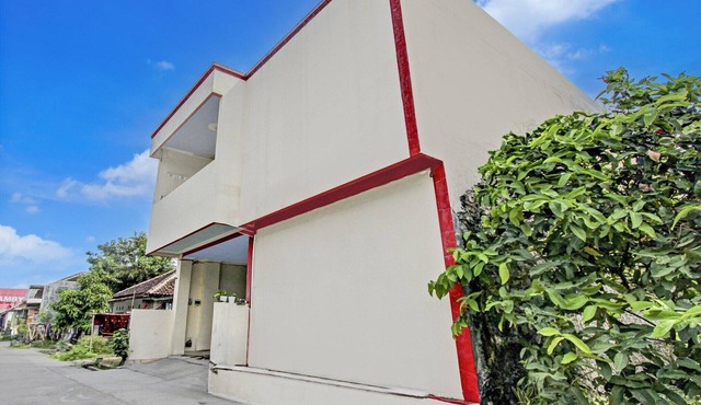 Luxury Twin Stay with Free WiFi and Parking