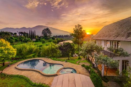 Mahesa 5 With Pool, Garden & Mini Zoo in Batu