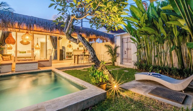 Maison 246 2BR Cozy Private Pool Villa In Vibrant Canggu in Badung