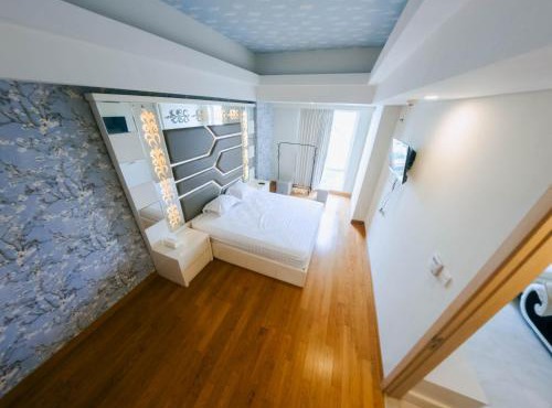 Modern 1 BR Apartment at One East Residence