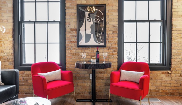 Modern loft with rustic character steps to downtown Stratford in Stratford
