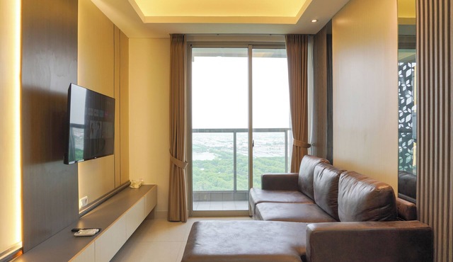 Modern Look And Comfy 2Br Gold Coast Apartment