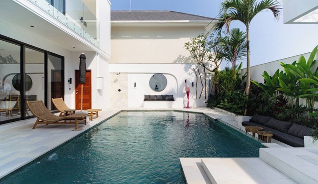 Modern Luxury Villa with Pool – 400m to Beach in Tabanan