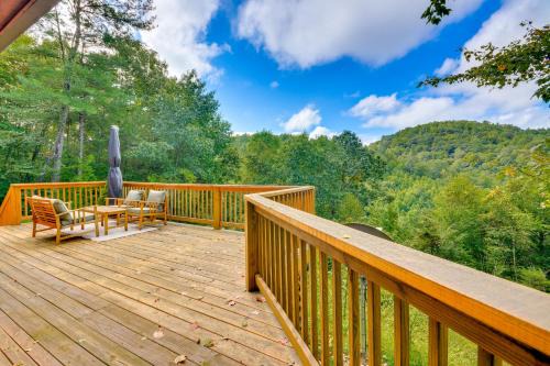 Mtn View + Fire Pit: Pet-Friendly Woodlawn Cabin! in Woodlawn