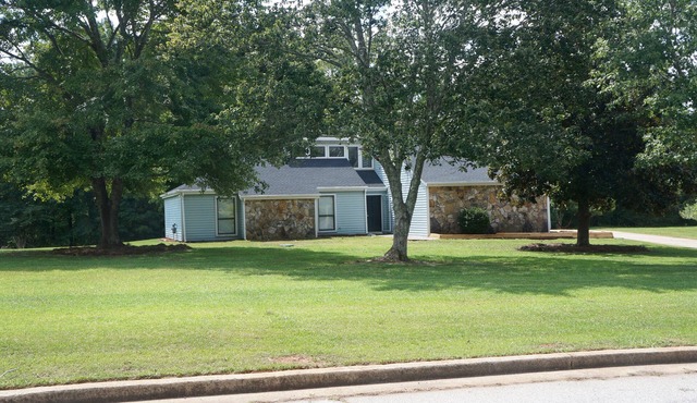 Near Trilith Studios, Piedmont Fayette Hospital, and convenient to Atlanta in Fayetteville