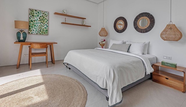 New Magnificent 3BR 5min to Finns & Berawa Beach Villa Alemar in Bali