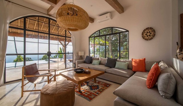 NEW ! Stunning 4BR Jungle View Villa in Lovina in Banjar