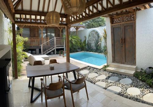 New villa Private Pool - minutes from airport in Kuta