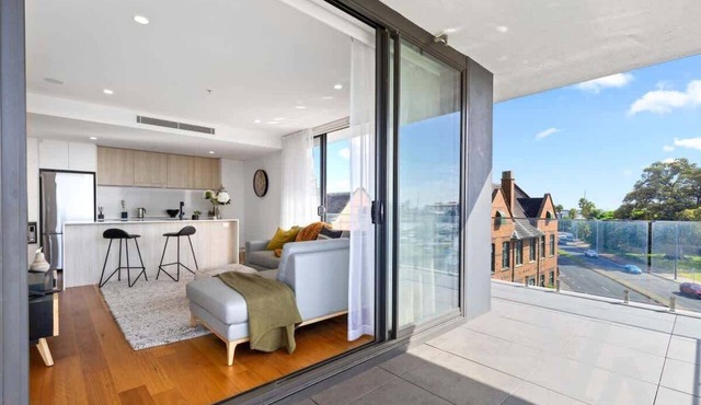 Newcastle Harbour, 2-Bed, 2-Bath, Free Parking in Wickham