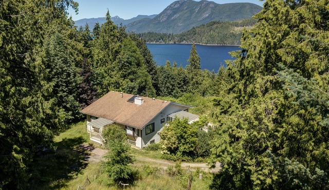 Oceanview, Spacious, Private house heart of Sechelt in Sechelt