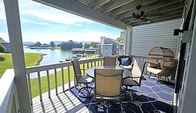 ON LAKE TIME: Lakefront Condo with Beautiful Views of Smith Mountain Lake in Moneta