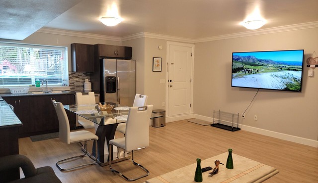Oscar Inn & 2bd Suite up to 6 people private in Abbotsford