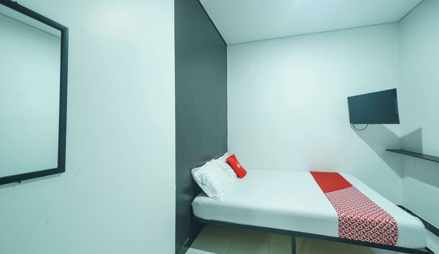 OYO 93133 Hotel Moraja Near Stikes Abdi Nusantara