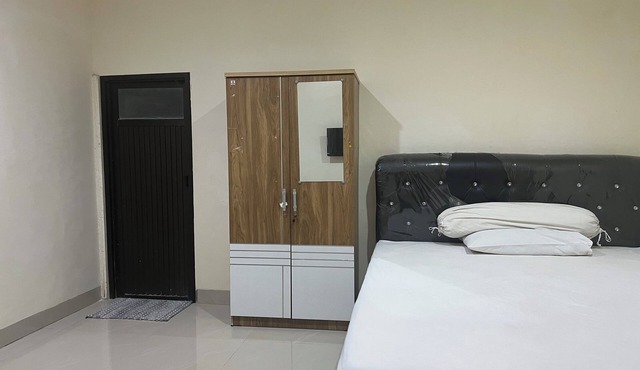 OYO 94015 Kost Alif Near Masjid Jami Nurul Huda in Limbung