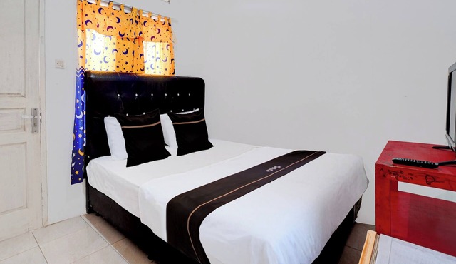 OYO 95065 Villa Ade