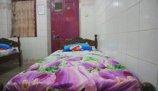 OYO Life 1972 Aman Family Inn Syariah