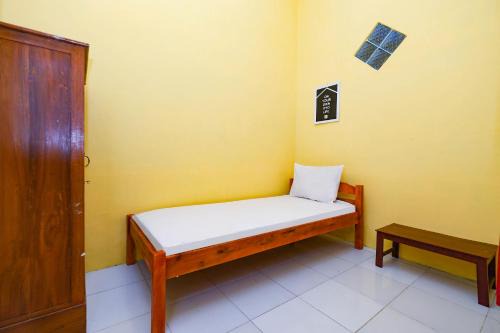OYO Life 2867 Kos Kuning in Solo