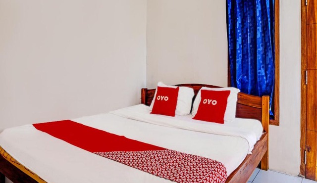 OYO Life 92021 Dua Putra Homestay Klayar in Watukarung