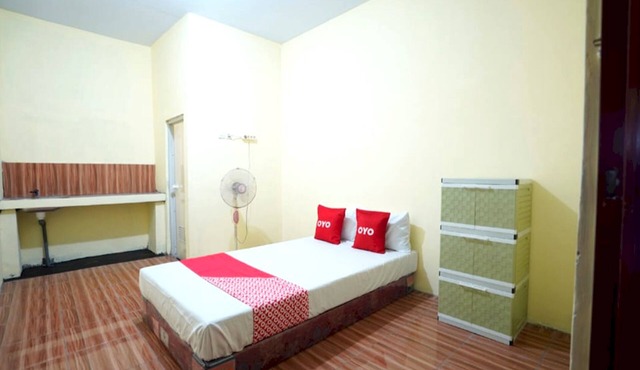 OYO Life 92920 Rumah Kost Azca