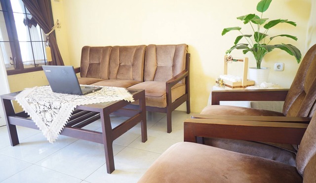 OYO Life 92991 Kost Amantu 2
