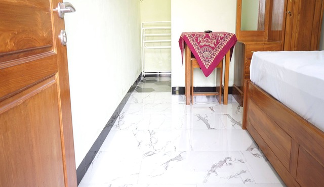 OYO Life 93382 Gajayana Kost Female Only Syariah