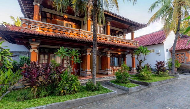 Paradise Palm Beach Bungalows and Dive Center in Tulamben