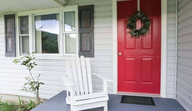 Peace and Pinecones Cottage by Buffalo Mtn Getaway in Willis