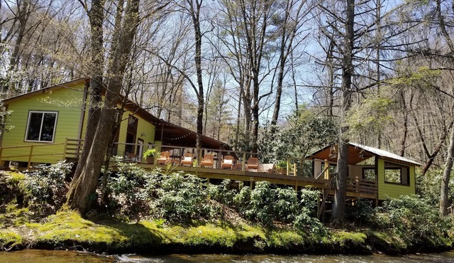 Pebble Creek Magical Retreat 2BR 1.5BA Shelter on Stream. Camp/Sleep 10/Linens in Laurel Fork