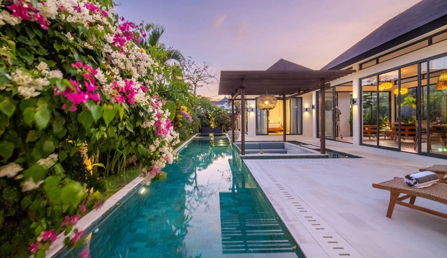 Private Pool Outdoor Showers Near Beaches