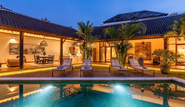 Private Pool Three-Bedroom Villa Lush Garden in Canggu