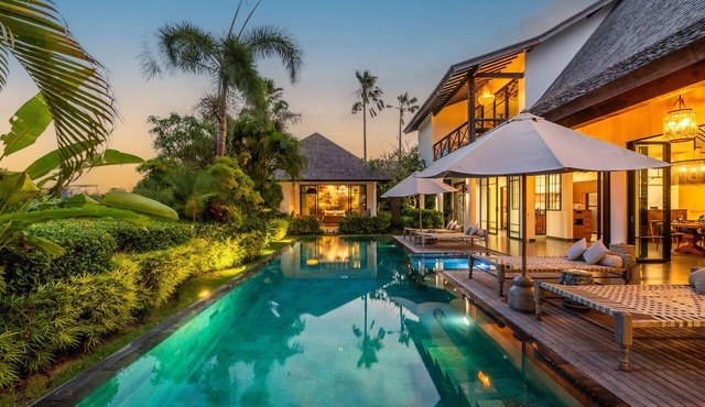 Private Pool Tropical Garden Soaking Tubs in Canggu