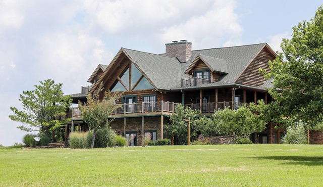 Privately owned Retreat Center on 200 acres. in Castalian Springs