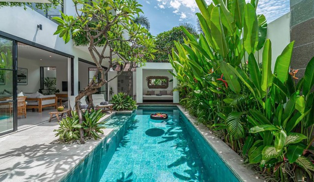 Puri Senang - Modern Pool Villa, 6 Mins to Berawa Beach & Finns in Canggu