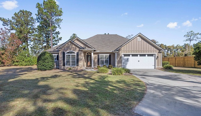 Quiet Family Getaway Sleeps 9, Two Acres, with Gym & 3 TVs in Lakeland