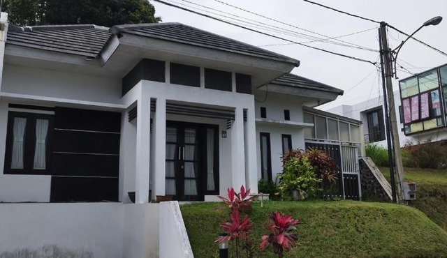 Raya Bukit Kamboja Home Stay in Karangploso