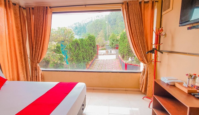 Red Chilies Hill Hotel