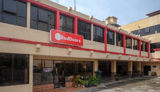 RedDoorz at H&W Hotel Solo in Solo