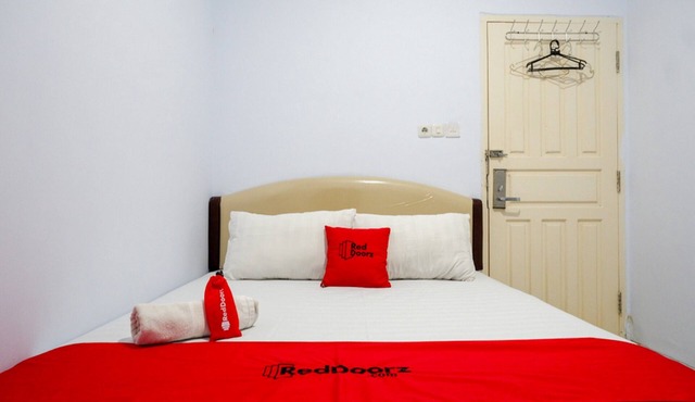 RedDoorz @ Hotel Bravo Pantai Kamali Bau Bau in Bau-Bau