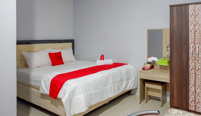 RedDoorz @ Hotel Grand Aulia Majene in Majene
