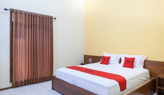RedDoorz near Baluran National Park in Wonorejo