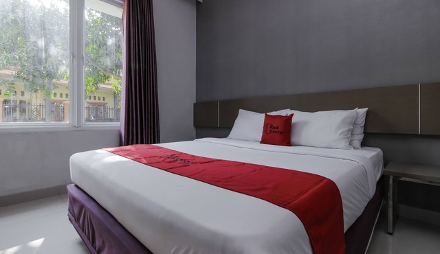 RedDoorz near Goa Sunyaragi in West Cirebon
