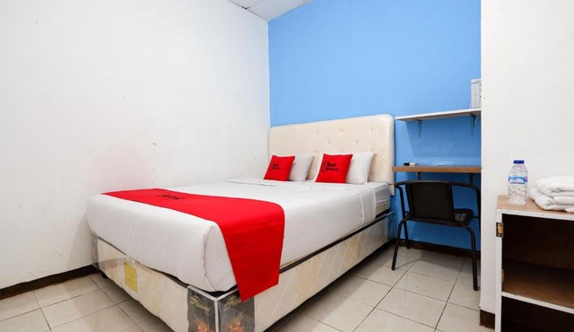 RedDoorz Near Kota Lama Semarang in Semarang